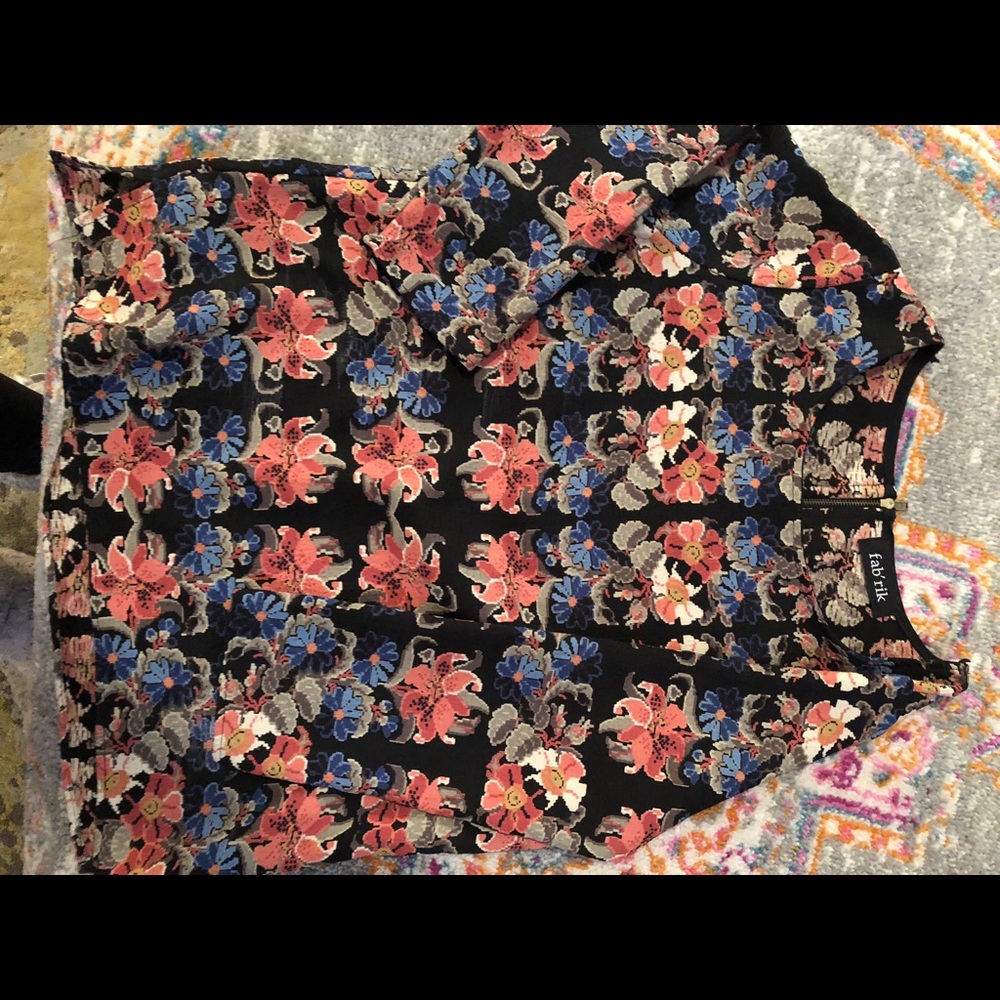 Colorful Fabrik shirt.